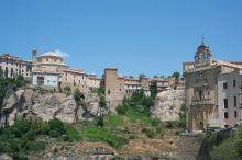 We stopped to see the hanging houses in Cuenca.